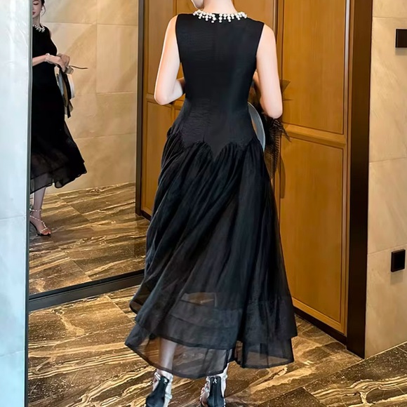 Luxurious Puffy Long Black Women Tulle Gown Size M - Picture 2 of 3